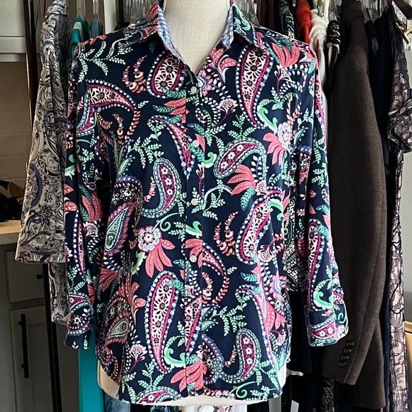 Chaps Modern Blue Paisley Print with Contrasting Neckline and Cuffs Size LP - Picture 1 of 9